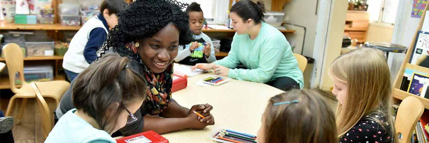 student teacher working with preschool students